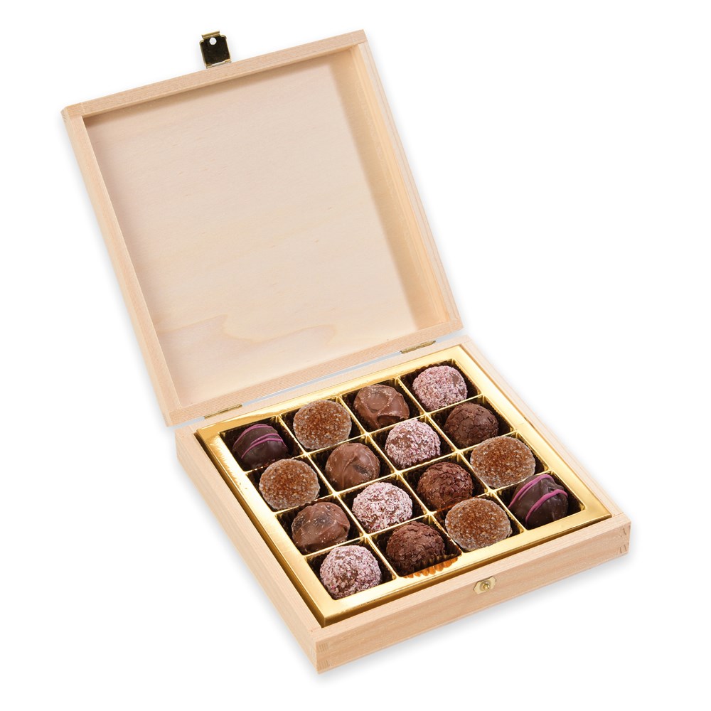 16 Trüffelpralinen in quadratischer Holzbox