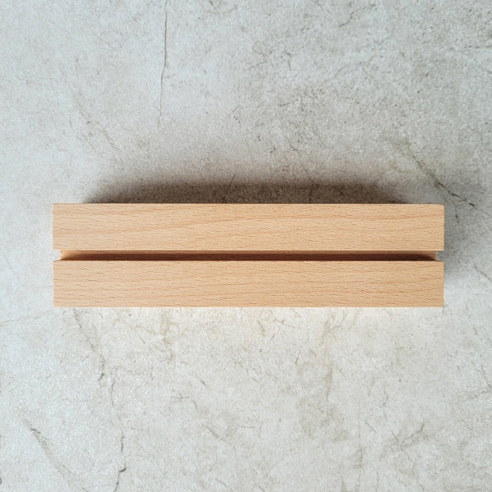 A5-Menühalter aus Buche mit Acrylhalter 150×40×40 mm, Nut 3,5×15 mm, Hartwachs